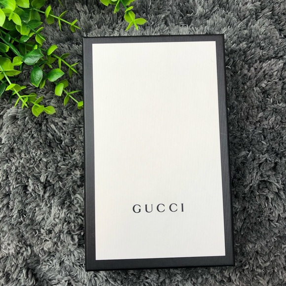 Gucci GG Marmont bifold Wallet Case iPhone 7/8 Case with interior card - Picture 4 of 15